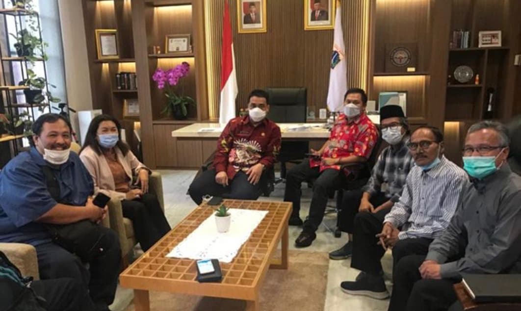 With Deputy Governor of Jakarta
Achmad Riza Patria